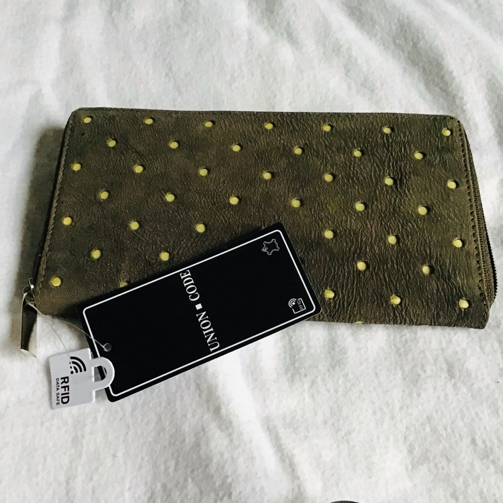 Genuine Suede Zip Wallet in Hunter Green